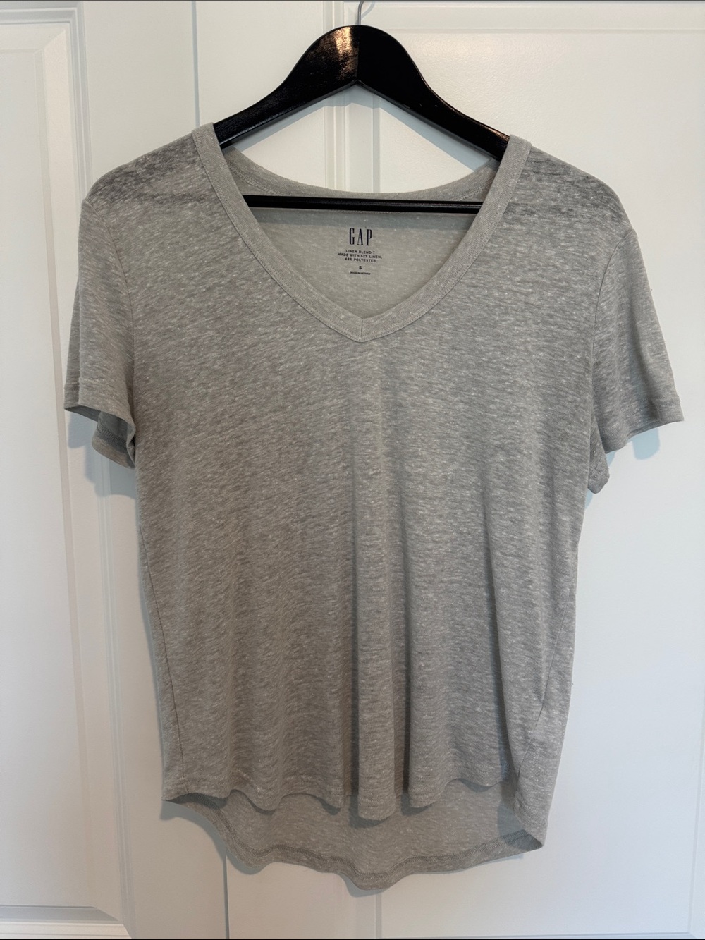 GAP Women’s V-Neck T-Shirt in gray. Sheer linen fabric.